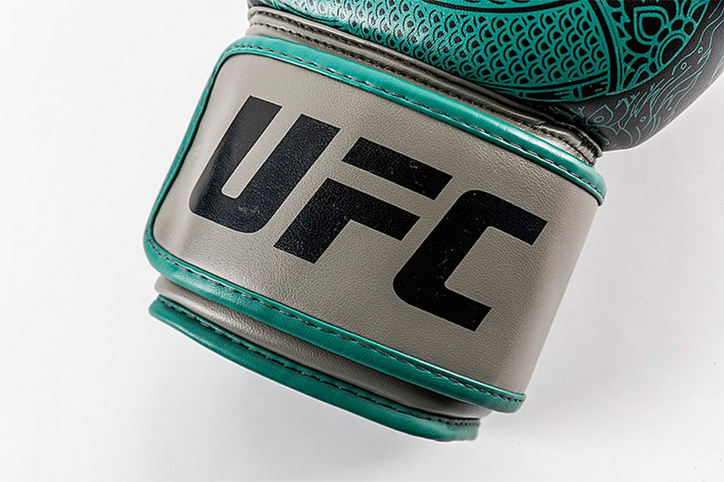 Боксерские перчатки UFC PRO Thai Naga Green, 16oz 1050_700